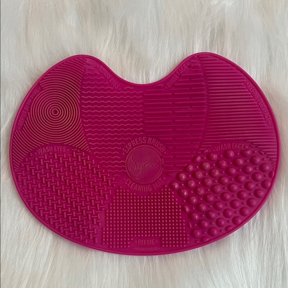 Sigma Beauty Cleaning Mat & Makeup Brush Case, Beauty Blender Case & Organizer - Picture 4 of 6